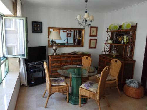 A seating area at Apartamento A Peregrina (Silgar, Sanxenxo)