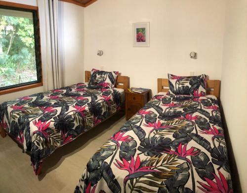 En eller flere senge i et værelse på Pacific views, tranquil location, large home Navy House 2