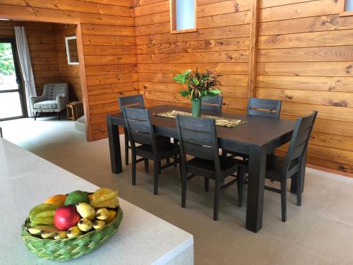 Χώρος καθιστικού στο Pacific views, tranquil location, large home Navy House 2