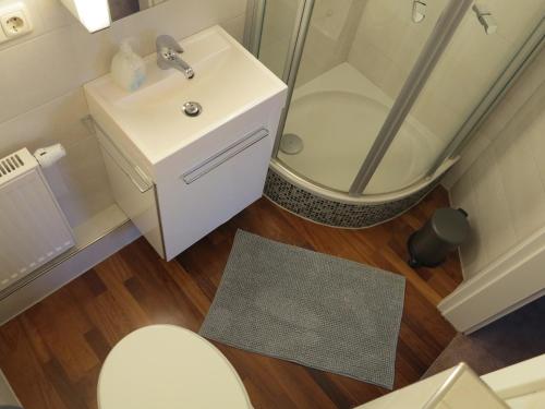 Ένα μπάνιο στο Ferienwohnung Krempe
