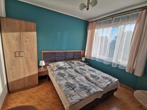 A bed or beds in a room at Pokoje Gościnne Stołówka- Swarzewianka