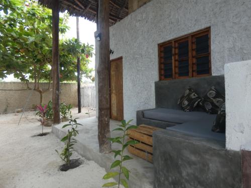 Гостиная зона в Bahari Beach Bungalows