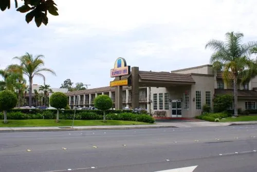 Queens Inn Anaheim in Costa Mesa