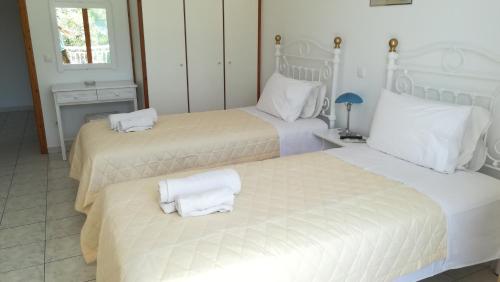 Postel nebo postele na pokoji v ubytování Tzeni Villa