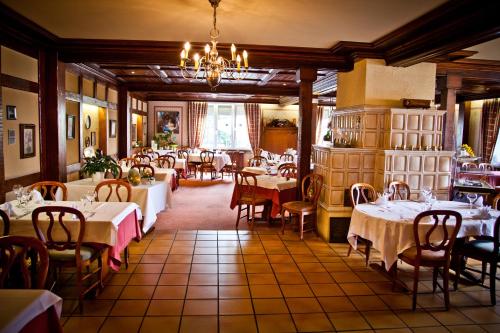 Un restaurant sau alt loc unde se poate mânca la Logis Hotel Aux Comtes De Hanau