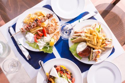 Options de déjeuner ou de dîner proposées aux clients de l'établissement GHotels Athos Palace