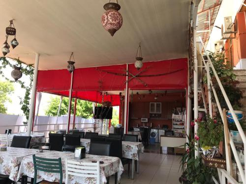 Fotografie z fotogalerie ubytování ZÜMRÜT PANSİYON Side v destinaci Side