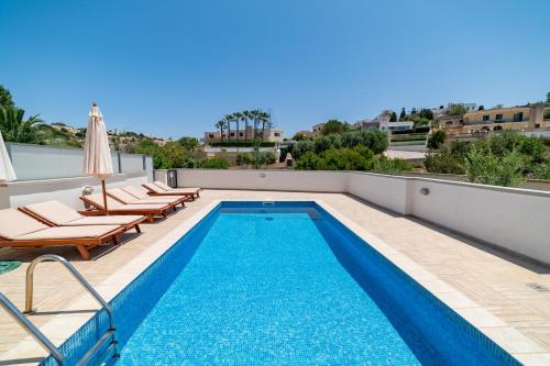 a swimming pool on the roof of a building at Baldacchino Holiday Villas in Mellieħa