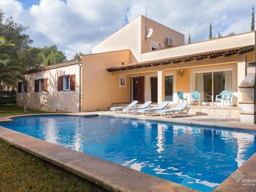Piscina a Villa garballo o a prop