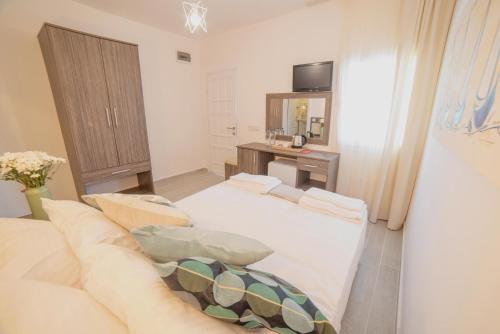 Llit o llits en una habitació de Madda Hotel