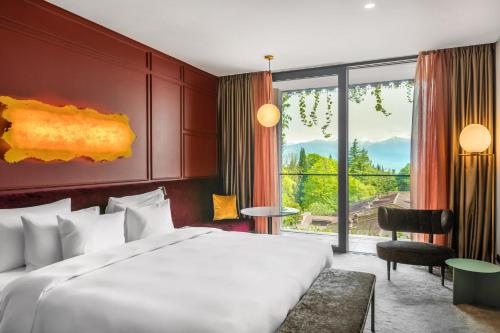 Ένα ή περισσότερα κρεβάτια σε δωμάτιο στο Tsinandali Estate, A Radisson Collection Hotel