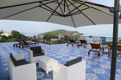 Gli archi sul mare