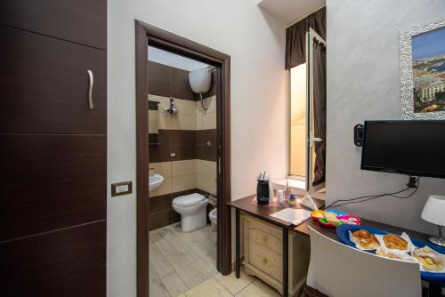 Ванна кімната в Napolì B&B