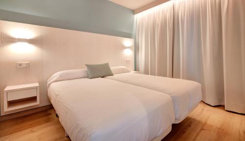 Ліжко або ліжка в номері Protur Atalaya