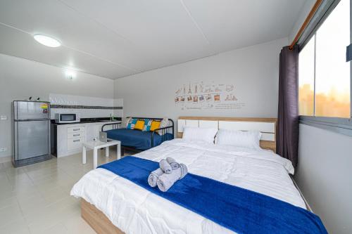 a bedroom with a large bed with towels on it at Popular Condo Muangthong by Khun Eve in Nonthaburi