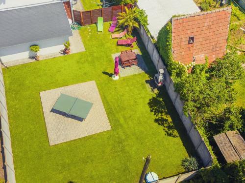 an overhead view of a backyard with a lawn at Apartman Szanyi in Bük