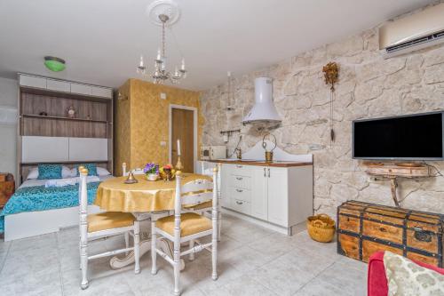 Μια τηλεόραση ή/και κέντρο ψυχαγωγίας στο Small house