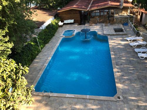 Der Swimmingpool an oder in der Nähe von Dalyan Nehir suit hotel