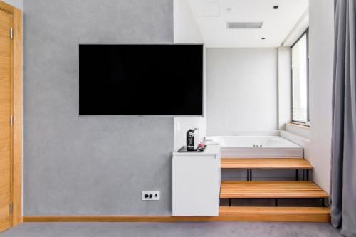 TV a/nebo společenská místnost v ubytování Korpa Deli Rooms