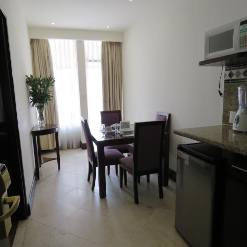 a kitchen and dining room with a table and chairs at Suites Melchor Ocampo 445 in Mexico City