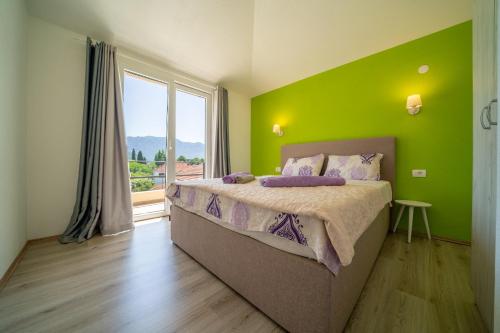 Gallery image of Apartments Kingfisher in Virpazar