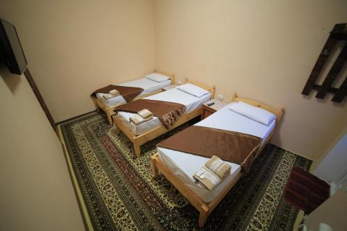 Postel nebo postele na pokoji v ubytování PARVIZ GUEST HOUSE