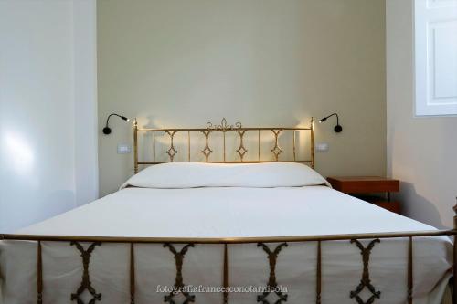 a bedroom with a bed with a white bedspread at Residenza Lippolis in Castellana Grotte