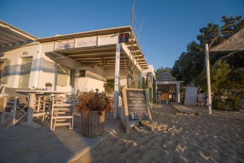 Gallery image of Agia Anna Beachfront Boutique in Paraga