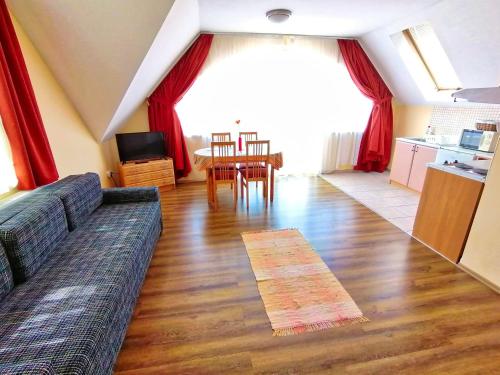 Dapur atau dapur kecil di Villa AIDA Apartman