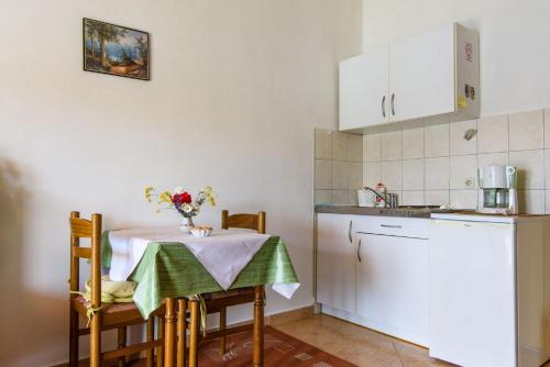 Gallery image of Apartments VV in Seget Vranjica