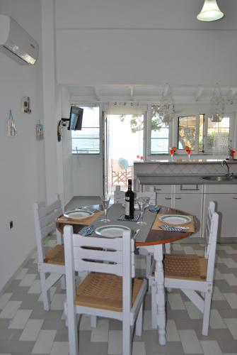 Dapur atau dapur kecil di Hatzidakis Beach Retreat