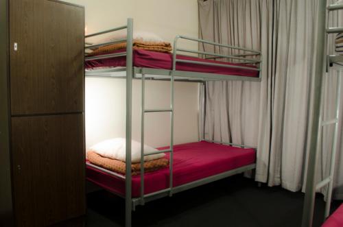 Katil atau katil-katil dalam bilik di 790 on George Backpackers