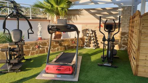 Fitness centrum a/nebo fitness zařízení v ubytování Aphrodite Beach Hotel