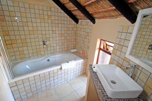 a bathroom with a tub and a sink at Kagga Kamma Nature Reserve in Lochlynne