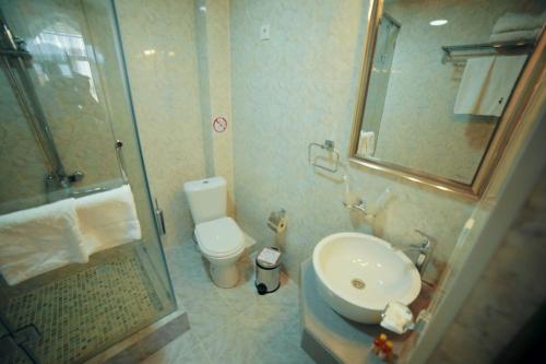 Ένα μπάνιο στο Erkin Palace Hotel