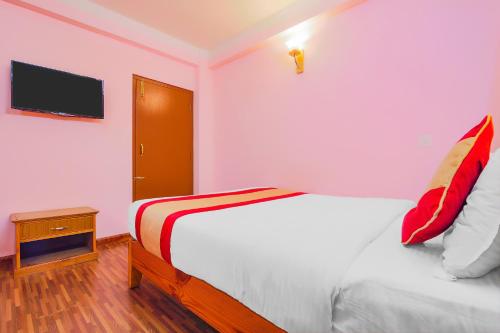 Cama ou camas em um quarto em Hotel Everest Window View