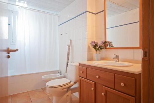 A bathroom at Port marina 4