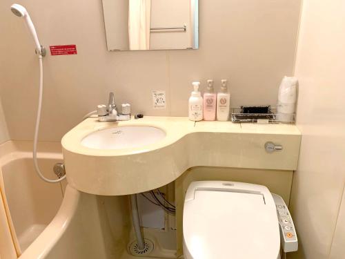 A bathroom at Tokyo Plaza Hotel