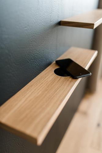 a black phone sitting on top of a wooden shelf at Weinhotel Freylich Zahn in Freyburg