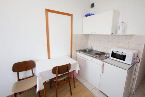 Gallery image of Apartments Elenora in Brist
