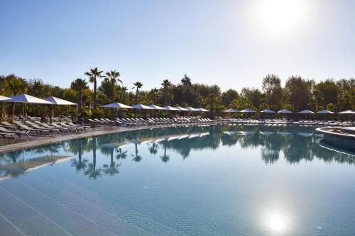 Piscine de l'établissement Cote d'Azur Holidays ou située à proximité