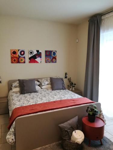 Postel nebo postele na pokoji v ubytování A&G Apartment Aosta - Elegante Casa 100 mq su due piani con Wi-Fi-giardino-parcheggio