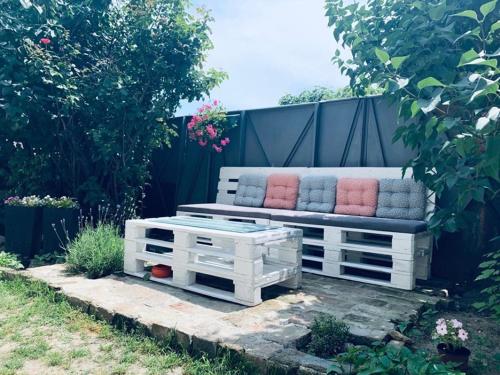 Un jardín fuera de MARE Apartmant