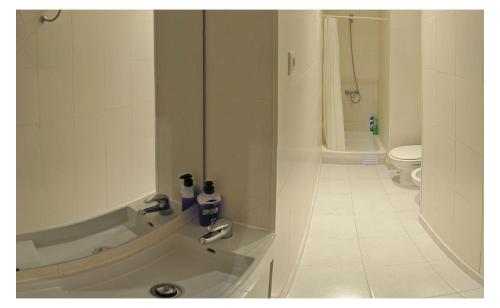 Bilik mandi di City Center Guest House
