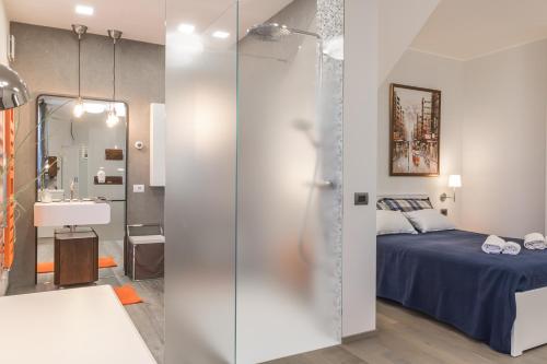 a bedroom with a bed and a bathroom with a mirror at Villa La Perla - Bellagio in Bellagio