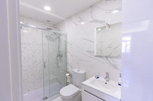 Apartamentos Castelo tesisinde bir banyo