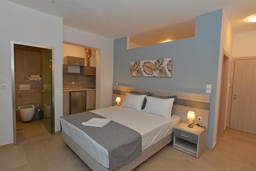 Ένα ή περισσότερα κρεβάτια σε δωμάτιο στο Ξενοδοχείο Ηρακλής