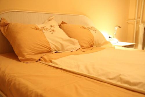 Un pat sau paturi într-o cameră la Mellis 2