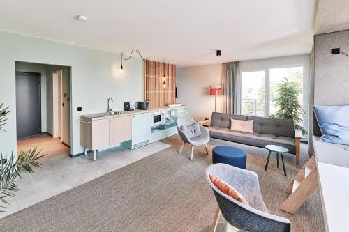 a living room with a couch and a table at Designhotel Whitman in Ascheberg