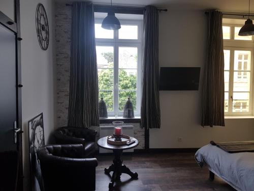 a bedroom with a table and a bed and a window at Ilot Désille in Boulogne-sur-Mer